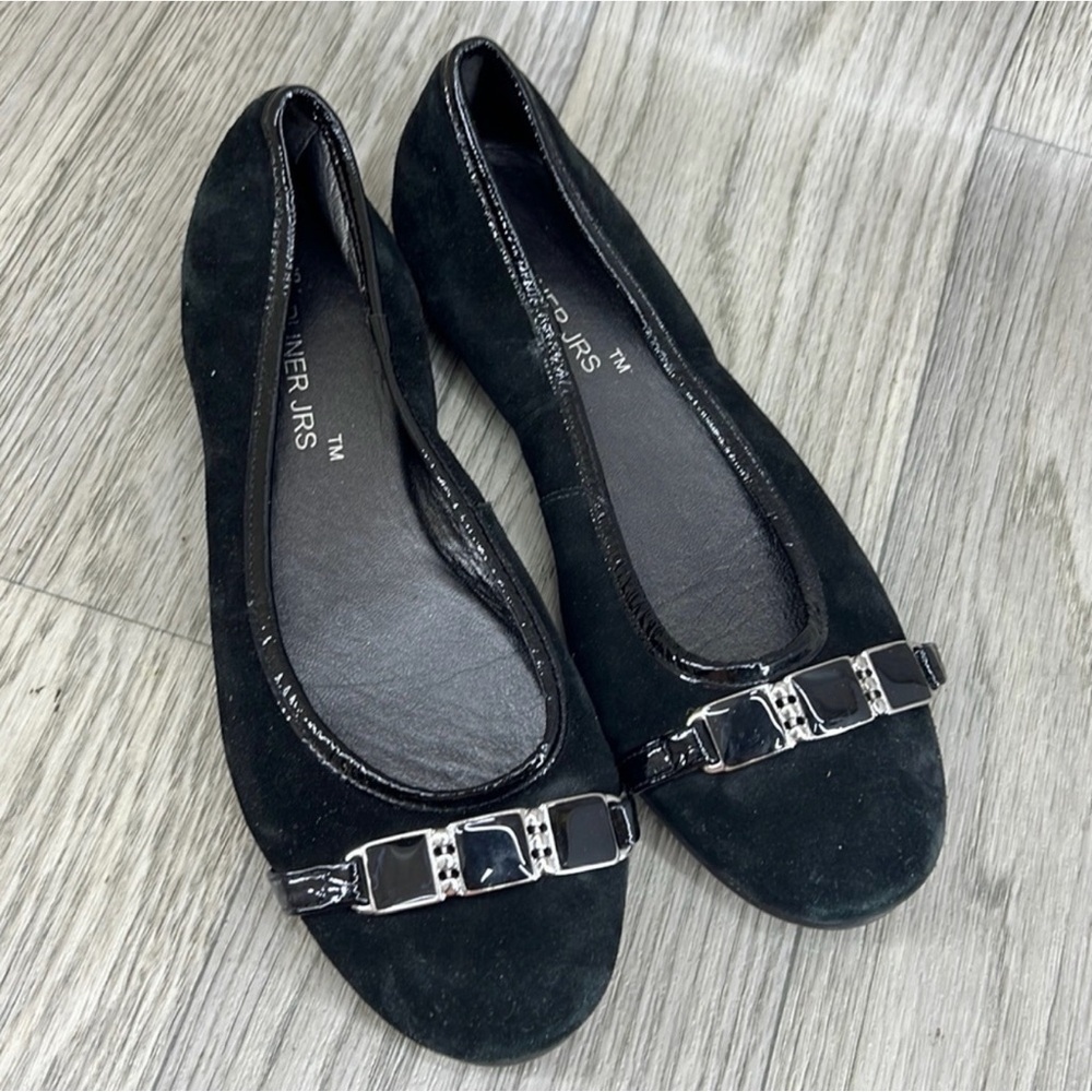 Elegant Black Women's Flats with Silver Accents